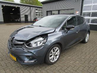 Schade camper Renault Clio 0.9 TCE LIMITED 2018/10