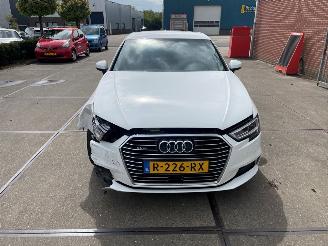 krockskadad bil bromfiets Audi A3  2017/7