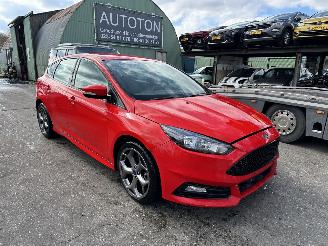 Schade scooter Ford Focus 2.0 ST 256PK Clima Navi 5-Drs EXPORT 2017/7