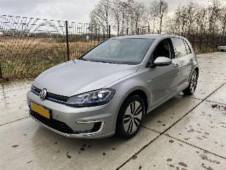 Schade bus Volkswagen e-Golf 100 kWh -LED-NAVI-PDC 2019/1